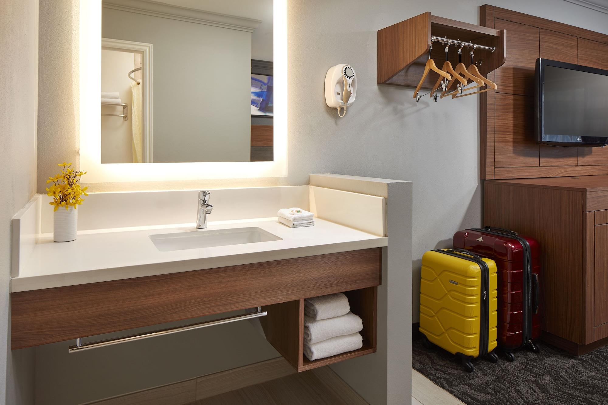 Studio Inn & Suites At Promenade Дауни Екстериор снимка