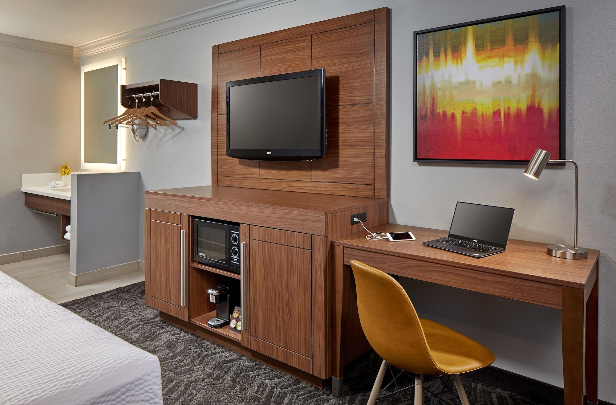 Studio Inn & Suites At Promenade Дауни Екстериор снимка