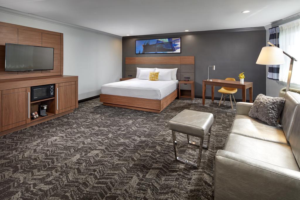 Studio Inn & Suites At Promenade Дауни Екстериор снимка