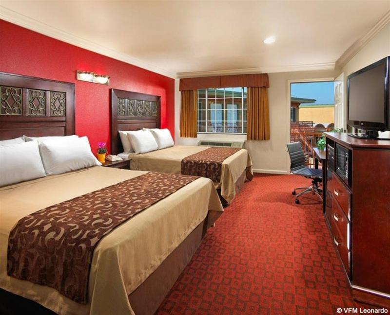 Studio Inn & Suites At Promenade Дауни Екстериор снимка