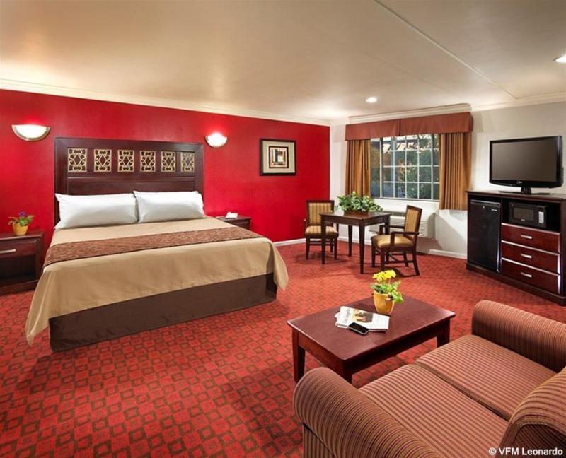 Studio Inn & Suites At Promenade Дауни Екстериор снимка