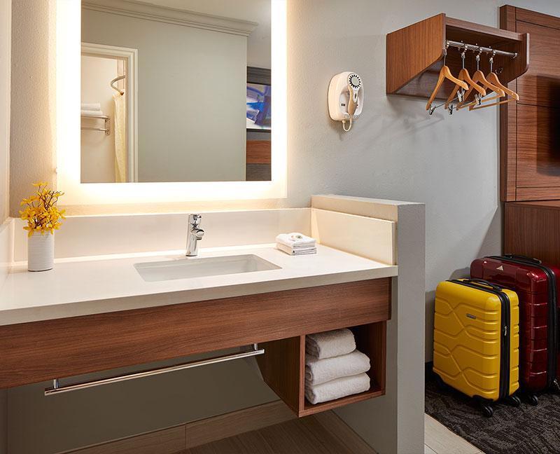 Studio Inn & Suites At Promenade Дауни Екстериор снимка